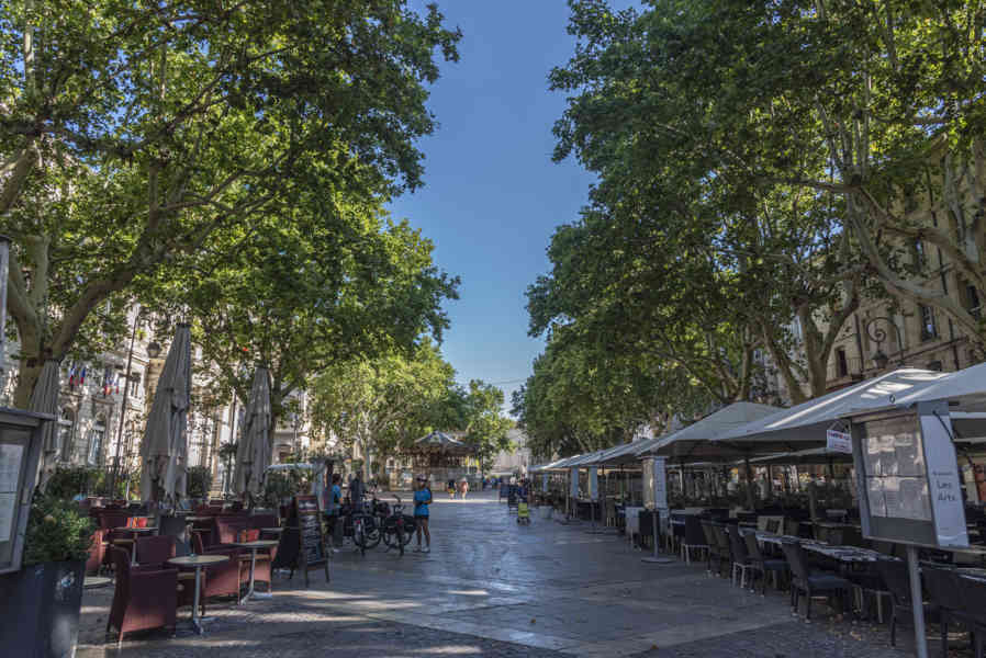 Francia - Avignon 013 - plaza del Reloj.jpg